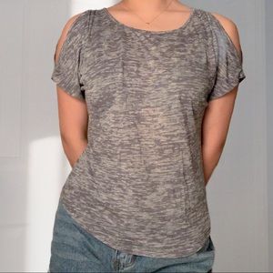 Gray cut-out shoulder top (Mudd)